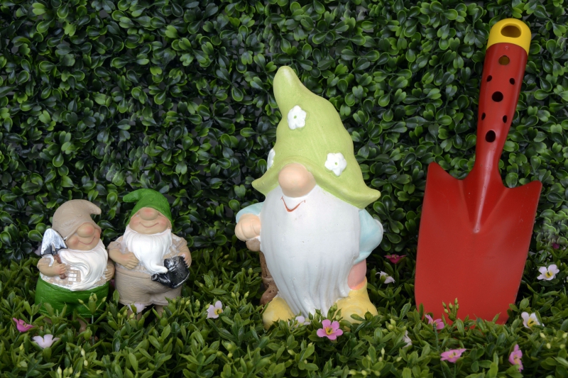 jardinerie-LA VERDIERE-min_garden-gnome-1404358